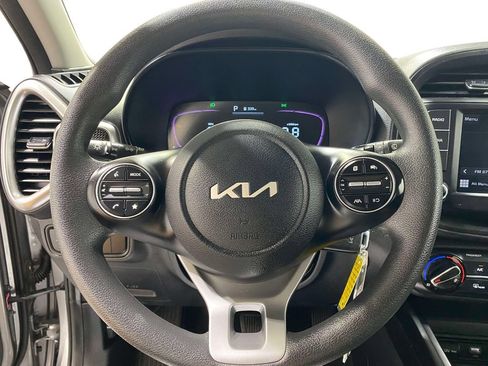 Used 2025 Kia Soul LX w/ LX Technology Package FWD image 20