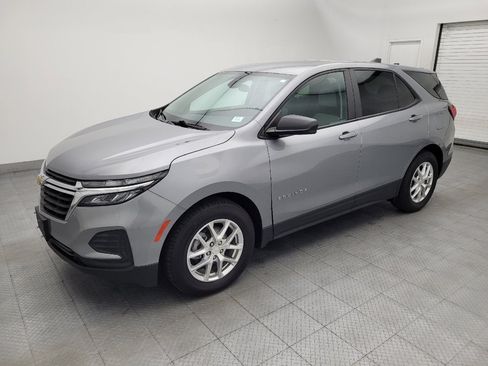 Used 2023 Chevrolet Equinox LS w/ LS Convenience Package FWD image 2