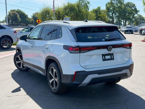 New 2026 Volkswagen Tiguan SE image 9