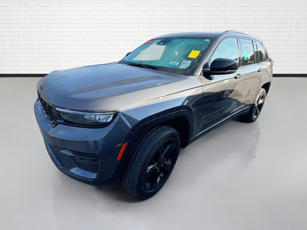 Used 2023 Jeep Grand Cherokee Altitude AWD/4WD image 5
