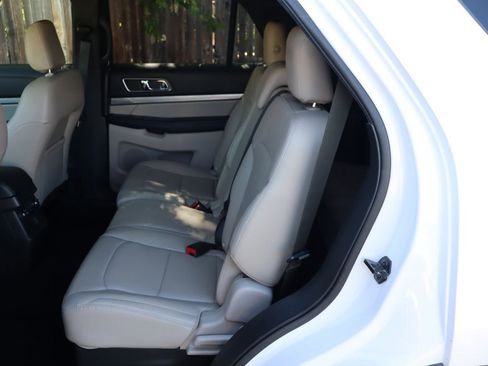 Used 2019 Ford Explorer XLT w/ Equipment Group 202A AWD/4WD image 20