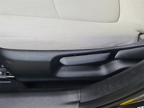 Used 2022 Toyota Corolla LE image 17