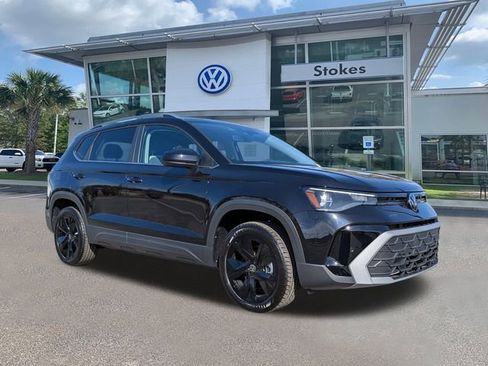 New 2026 Volkswagen Taos SE FWD image 2
