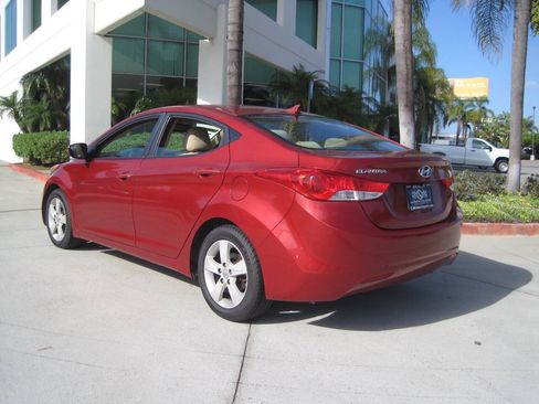 Used 2012 Hyundai Elantra GLS w/ Preferred Pkg 3 FWD image 9