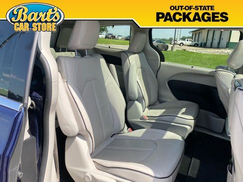 Used 2020 Chrysler Pacifica Limited w/ Advanced Safetytec Group FWD image 15