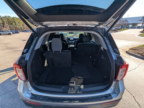 Used 2020 Ford Explorer XLT w/ Equipment Group 202A image 16