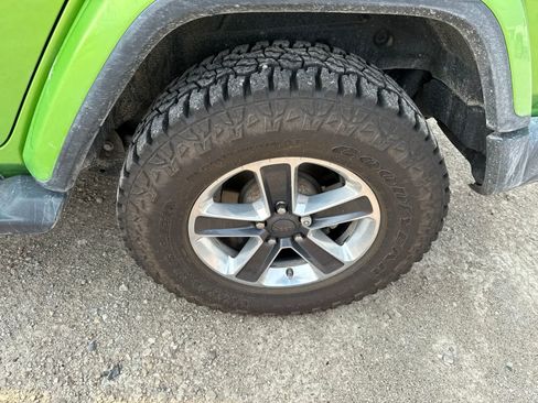 Used 2018 Jeep Wrangler Unlimited Sahara AWD/4WD image 7