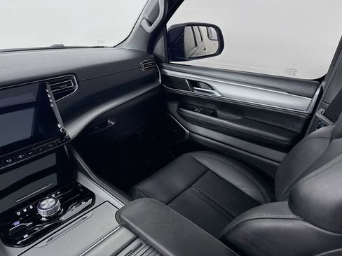 Used 2024 Jeep Wagoneer Series II AWD/4WD image 25