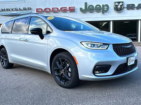 New 2026 Chrysler Pacifica Limited w/ S Appearance Package image 1