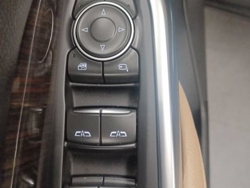 Used 2025 Cadillac XT4 Premium Luxury w/ Technology Package FWD image 16