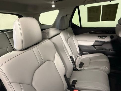 Used 2025 Honda Pilot EX-L image 42