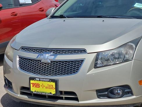 Used 2013 Chevrolet Cruze LTZ image 2