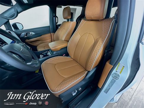 New 2026 Chrysler Pacifica Pinnacle w/ Trailer Tow Group image 22