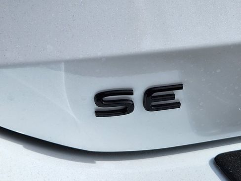 New 2026 Volkswagen Tiguan SE R-Line image 13