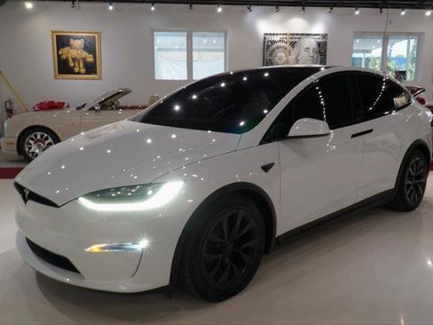 Used 2022 Tesla Model X Plaid image 6