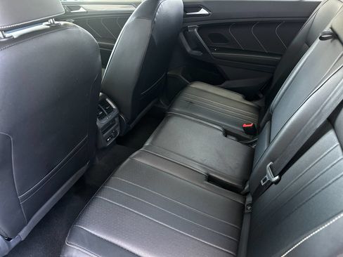 Used 2024 Volkswagen Tiguan SE FWD image 11