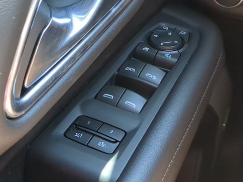 Used 2021 Chevrolet Tahoe LT w/ LT Signature Package RWD image 22