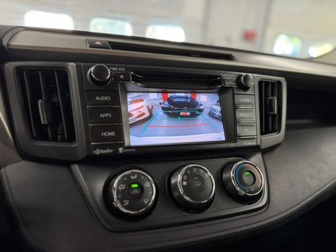 Used 2016 Toyota RAV4 LE AWD/4WD image 18
