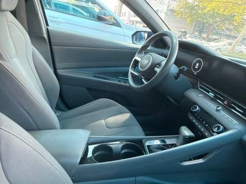 Used 2024 Hyundai Elantra SEL w/ Convenience Package FWD image 12