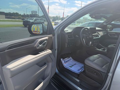 Used 2024 Chevrolet Tahoe LT w/ LT Signature Package AWD/4WD image 9