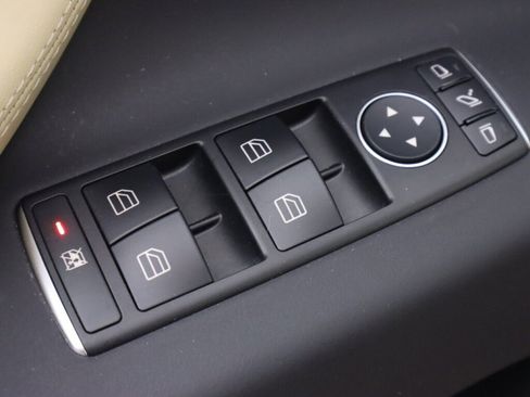 Used 2016 Tesla Model X image 24