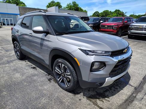 Used 2023 Chevrolet TrailBlazer LT FWD image 3