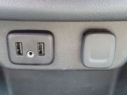 Certified 2023 Chevrolet Traverse LT image 33