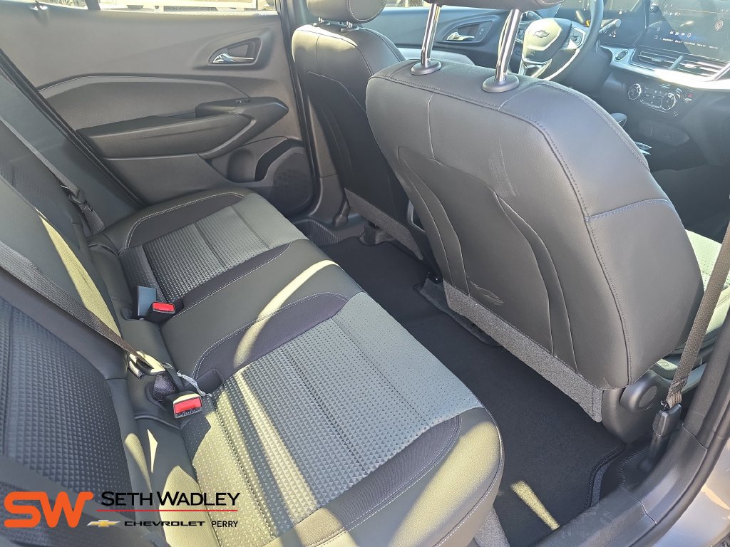 New 2026 Chevrolet Trax LT w/ Midnight Edition FWD image 12