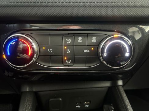 Used 2025 Chevrolet TrailBlazer LT AWD/4WD image 46