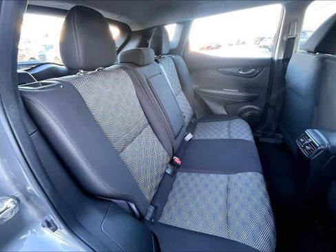 Certified 2018 Nissan Rogue Sport SV image 19