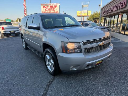Used 2008 Chevrolet Suburban LTZ w/ LTZ Preferred Equipment Group image 3