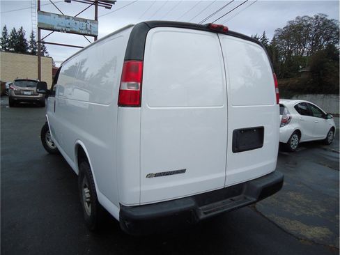 Used 2017 Chevrolet Express 2500 image 8
