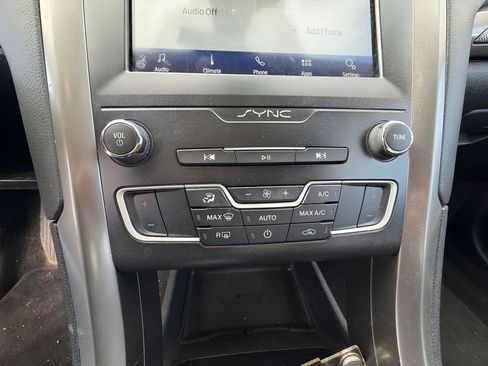 Used 2020 Ford Fusion SE image 24