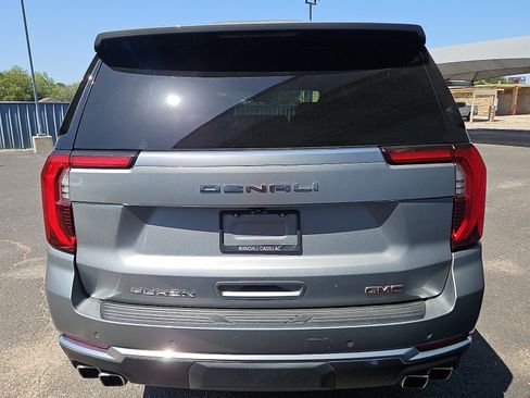 Used 2025 GMC Yukon XL Denali AWD/4WD image 4
