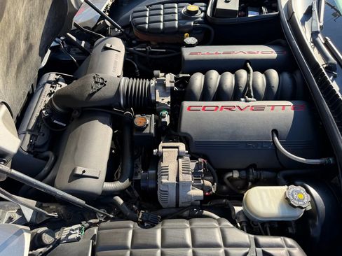 Used 2001 Chevrolet Corvette Coupe w/ Preferred Equipment Group1 image 39