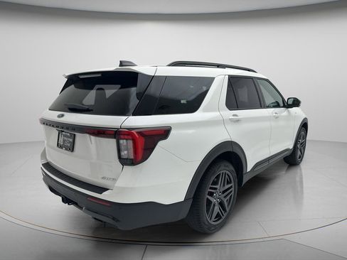 Used 2025 Ford Explorer ST-Line w/ ST-Line Street Pack AWD/4WD image 3