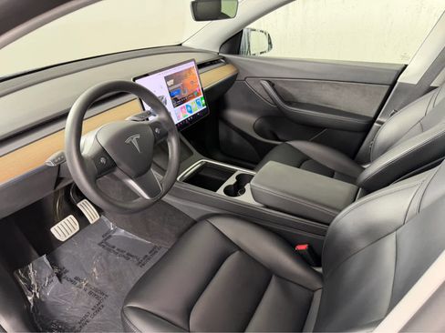 Used 2021 Tesla Model Y Performance image 10