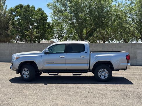 Used 2019 Toyota Tacoma SR5 RWD image 8