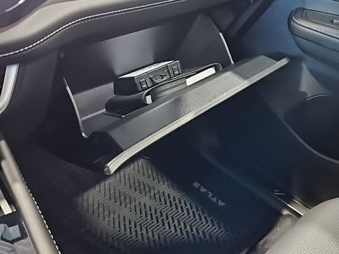 New 2026 Volkswagen Atlas Cross Sport SEL R-Line image 30