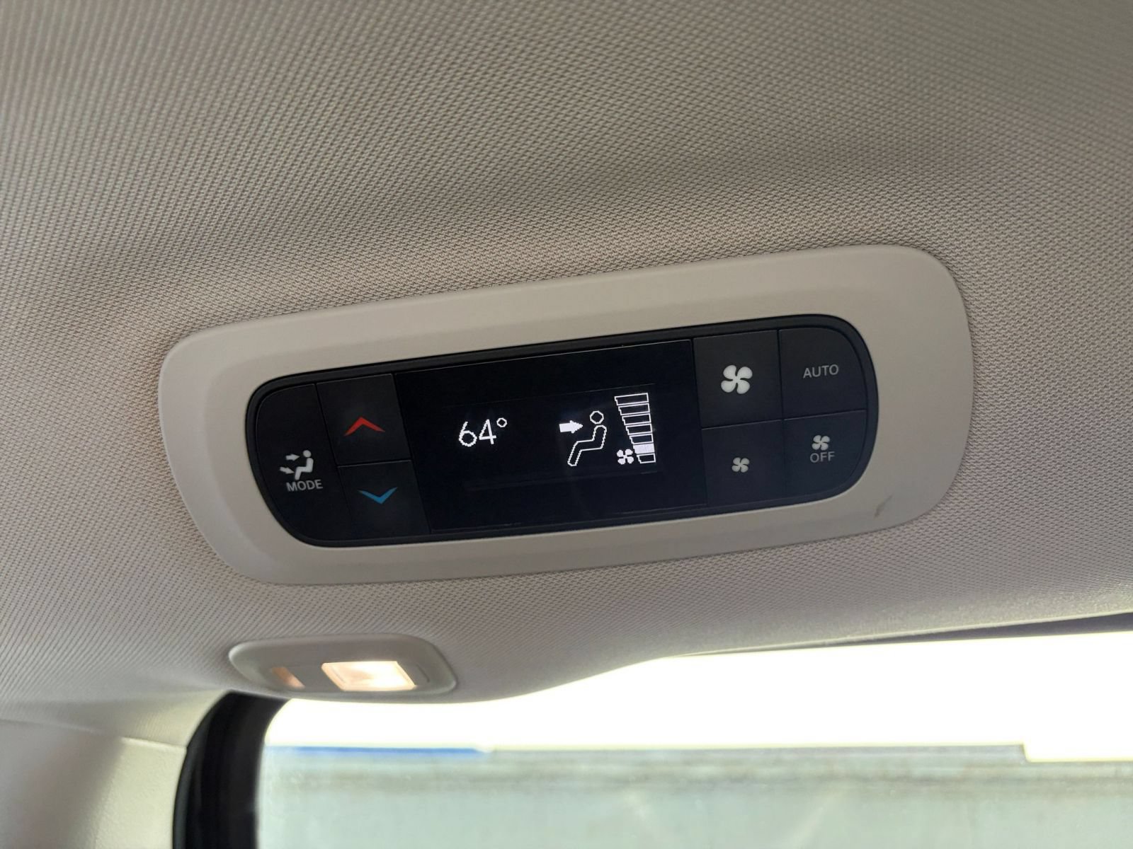 Used 2023 Chrysler Pacifica Limited FWD image 25