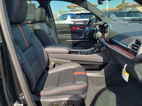 New 2026 Chevrolet Traverse RS w/ LPO, Floor Liner Package image 17