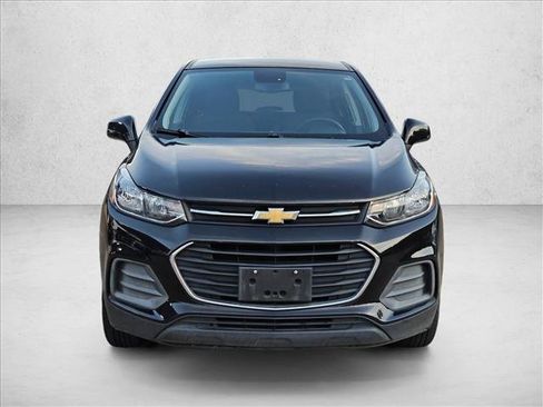 Used 2022 Chevrolet Trax LS w/ Tint and Cruise Package AWD/4WD image 2