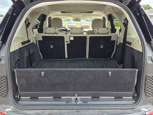 Used 2018 Land Rover Discovery HSE AWD/4WD image 7