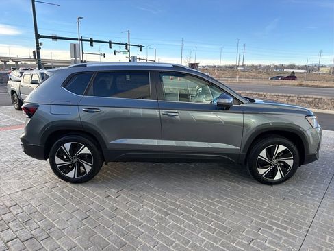 Certified 2025 Volkswagen Taos SE image 8