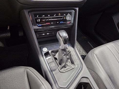 Certified 2023 Volkswagen Tiguan SE FWD image 22