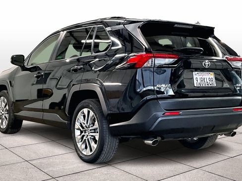 Used 2020 Toyota RAV4 XLE Premium image 14