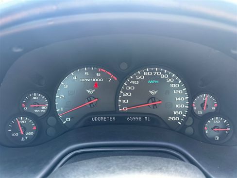 Used 2000 Chevrolet Corvette Coupe w/ Roof Pkg RWD image 10