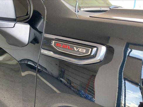 Used 2024 GMC Sierra 1500 AT4 w/ Technology Package AWD/4WD image 10
