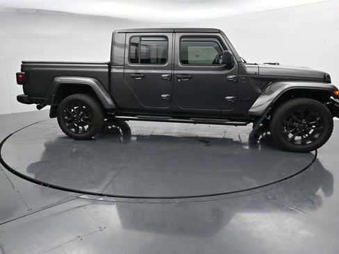 Used 2025 Jeep Gladiator Sport AWD/4WD image 9