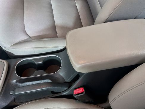 Used 2017 Hyundai Elantra SE image 18